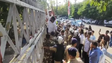 ज्ञानेश कुमार को हटाने की मांग, यूथ कांग्रेस ने घेरा निर्वाचन आयोग कार्यालय निष्पक्षता और पारदर्शिता को लेकर उठाए सवाल, कार्यकर्ताओं ने की जमकर नारेबाजी 6 20261006154013 OWR1e6qp