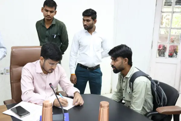 कलेक्टर ऑफिस जनसुनवाई: एडीएम ने सुनीं 154 शिकायतें, कई मामलों का मौके पर समाधान 1 20261006172244 J7oBf4Xg