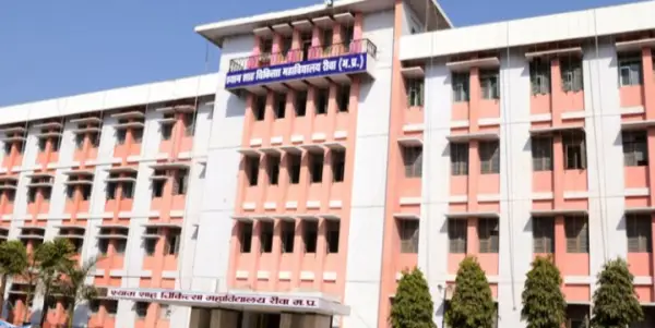 8 से 10 घंटे बेगार, न वजीफा न रोजगार: पैरामेडिकल छात्रों ने प्रशासन से मांगा जवाब 1 20261007160724 hAoidjc2