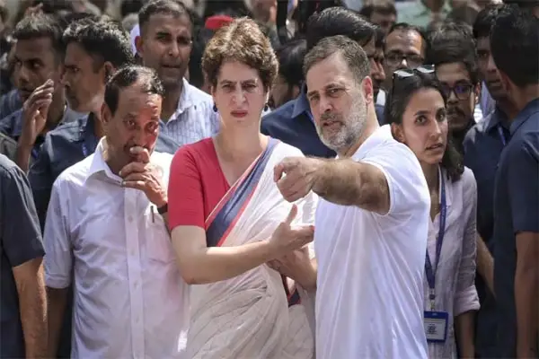जंतर-मंतर की ओर रवाना हुए राहुल गांधी समेत विपक्षी सांसद, प्रदर्शन के आसार,आज फिर, खरगे और राहुल गांधी सांसदों संग जंतर-मंतर पर करेंगे हल्ला बोल 1 20261007170452 QJcttm1R