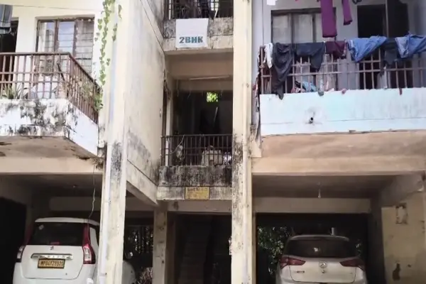 भोपाल में पीजी डॉक्टर की सिरफिरी करतूत: महिला दोस्त के घर में घुसकर उसके भाई पर दागीं गोलियां 1 20261007181038 lL0lJyKg