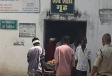 सफर का खूनी अंत : सड़क हादसे में एक की मौत, दो घायल, एक बाइक पर सवार थे तीनों, हड़कंप 2 20261007202650 26DfjgSN
