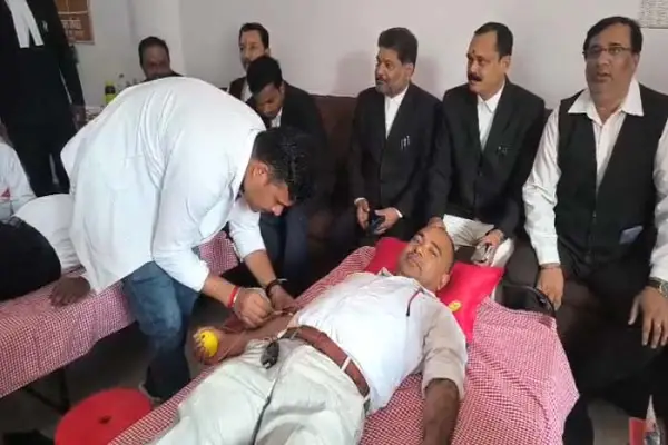 रक्तदान में अधिवक्ताओं की भागीदारी, 101 यूनिट का लक्ष्य 1 20261008201308 IQQWKX5y