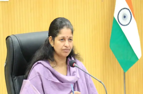 योजनाओं में लापरवाही बर्दाश्त नहीं: कलेक्टर का कड़ा एक्शन, 12 पटवारी निलंबित, 137 को शो-कॉज नोटिस 1