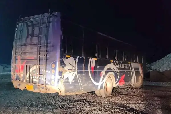 छतरपुर में मजदूरों से भरी बस पलटी, एक की मौत, 15 घायल, ब्रेक फेल होने से हुआ हादसा 1 20261009092615 MDPP9qQy
