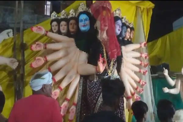 यश भारत विशेष : इंस्टा की एक रील और 720 किमी का सफर: जयपुर के भक्तों के दिल में बसी दमोह की मां दुर्गा, प्रतिमा हुई रवाना.... देखें पूरा वीडियो 1 20261009100503 jMDzmi3R