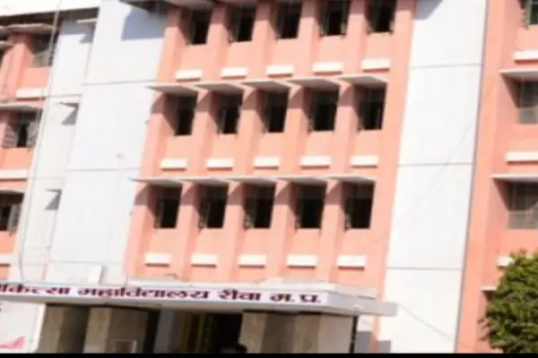 कल्पना मिश्रा कांड में डॉक्टर निलंबित : मेडिकल इमरजेंसी के आसार, सामूहिक इस्तीफा का चिकित्सकों ने लिया निर्णय 1 20261009152524 ntGnunGG