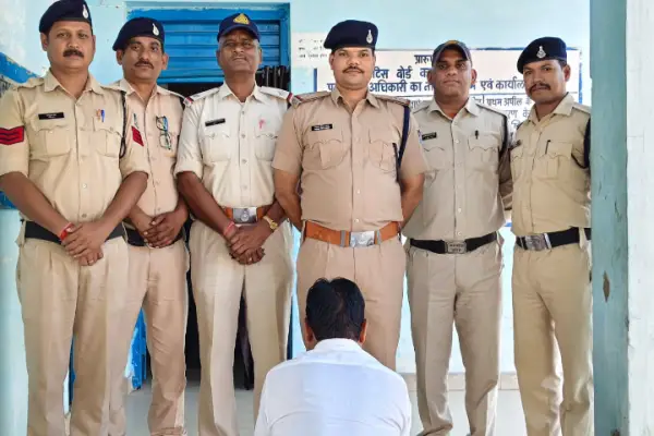 खाकी का शिकंजा: 2.87 लाख का गांजा जब्त, सलाखों के पीछे पहुंचा सप्लायर, गैंग की तलाश 1 20261009161119 ULbQLG6n