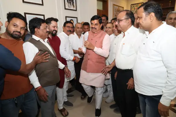 मास्टर प्लान 2047 में राहत की उम्मीद, मुख्यमंत्री से मिले भोपाल के व्यापारी 1 20261010141530 wlw4c6en