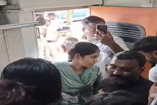 दिल्ली प्रदर्शन से पहले सख्ती भोपाल-ग्वालियर में छात्रों को रोका 1 20261010142933 I6yRtMKl