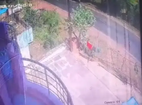दो छात्राओं की मौत : बस हादसे का CCTV फुटेज आया सामने, कैमरे में कैद हुई टक्कर!.... देखें पूरा वीडियो 1 20261012093056 I8iotwQj