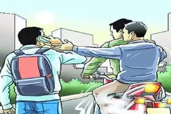 शहर के तीन अलग अलग इलाकों में राहगीरों से सोने की चैन व आईफोन लूटकर फरार बदमाश 1 20261012131810 sQez6Gfb