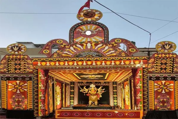 रेशम के धागों से रचा मां दुर्गा का भव्य दरबार, दर्शन के लिए पहुंच रहे भक्त 1