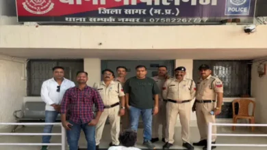 खाकी का ऐसा जाल, शातिर का बुरा हाल: हत्या के प्रयास में दो साल से फरार 3 हज़ार का इनामी आरोपी गिरफ्तार 13 20261012190327 YfnAs6jb