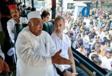 राहुल गांधी समेत INDIA ब्लॉक के 11 नेता पहुंचे SC,चुनाव आयोग के खिलाफ याचिका दायर 2 20261012191819 xpocFQof