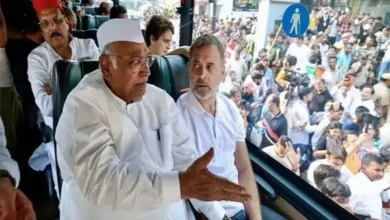 राहुल गांधी समेत INDIA ब्लॉक के 11 नेता पहुंचे SC,चुनाव आयोग के खिलाफ याचिका दायर 10 20261012191819 xpocFQof