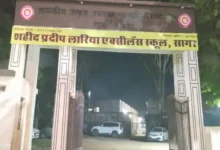 धरोहर से खिलवाड़, शहीद के हक से इंकार : 200 साल के ऐतिहासिक स्कूल का नाम बदलने पर विवाद, सरकार ने बदला नाम 2 20261013083940 kKei5o1d