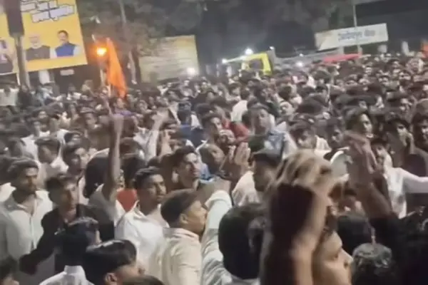 डीजे की आवाज कम कराने पहुंची पुलिस से भिड़ी पब्लिक , टीटी नगर में बहस के बाद धक्का मुक्की की नौबत, पुलिस ने संभाला मामला 1