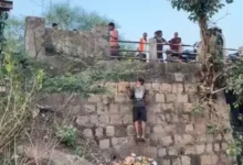 पुल की रेलिंग से लटका मिला युवक का शव, मौत की वजह तलाश रही पुलिस 7 20261014181044 t6rlfi5N