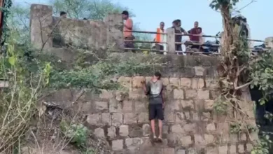 पुल की रेलिंग से लटका मिला युवक का शव, मौत की वजह तलाश रही पुलिस 6 20261014181044 t6rlfi5N