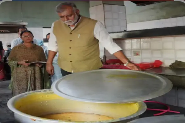 श्रमोदय आवासीय विद्यालय का औचक निरीक्षण, विद्यार्थियों से किया संवाद , समस्याओं और सुझावों को सुना, अधिकारियों को त्वरित निराकरण के निर्देश 1 20261015104529 cOeKQmY6