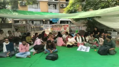 रोशनपुरा चौराहे पर वर्ग-2 और वर्ग-3 के अभ्यर्थियों का प्रदर्शन, सीएम हाउस का घेराव करने पहुंचे 5 20261015141229 ysD3p5j4
