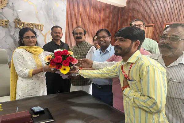 उम्रदराज कर्मचारियों के लिए पदोन्नति का रास्ता आसान, सरकार ने बदले नियम 1 20261015141907 Hwqc5cFV