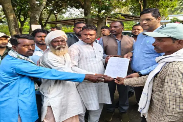 स्वीकृत 11.32 लाख, काम सिर्फ 5.69 लाख का? : वित्तीय अनियमितता का बड़ा आरोप, ग्रामीणों ने जिला मुख्यालय पहुंचकर जताया विरोध.... देखें पूरा वीडियो 1 20261015161737 nAiX4H6G