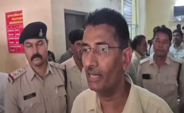 रजिस्ट्री कार्यालय में कलेक्टर का औचक निरीक्षण : टोकन रजिस्टर जब्त... देखें पूरा वीडियो 1 20261016083538 9YB0tNdB