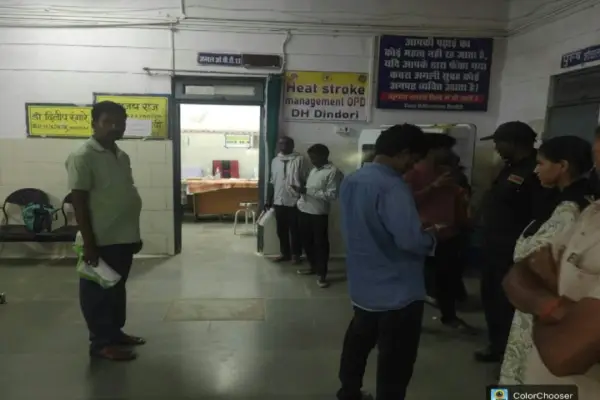 कुर्सी खाली, मरीज बेहाल: जिला अस्पताल में तय समय के आधे घंटे बाद तक नहीं पहुंचे डॉक्टर 1 20261017182256 niS69Wzh