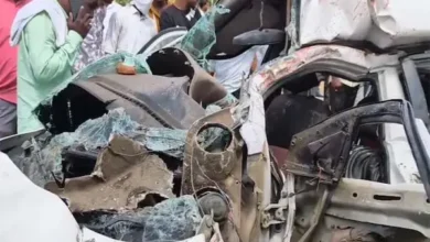 गड्ढे ने ली पांच जानें! बस से टकराई कार, उड़ गए परखच्चे 13 20261018165028 6ihPwiIf