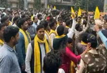 जयस प्रदर्शन: हवलदार को थप्पड़ मारने वाली महिला के खिलाफ FIR दर्ज, सीएम हाउस घेराव के दौरान हुआ था हंगामा 2 20261019135050 DlCftY3W
