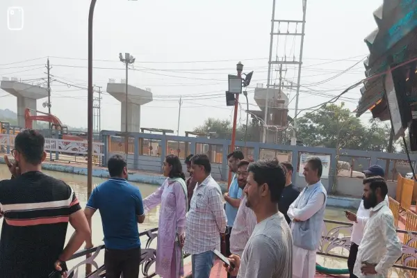 न्यू मार्केट की आग के बाद विशेष सतर्कता, सात घाटों पर नोडल अधिकारी नियुक्त, क्रेन और गोताखोर रहेंगे तैनात 1 20261019142255 f8UXiRj0