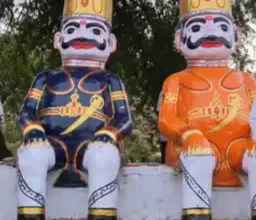 यश भारत विशेष : दशहरे पर अनूठी आस्था, दशानन की देव तुल्य चौखट, यहां बरसती है कृपा; मन्नत पूरी करने वाले 'देवता' बने रावण-कुंभकर्ण 7 20261020104822 kjhONNmo