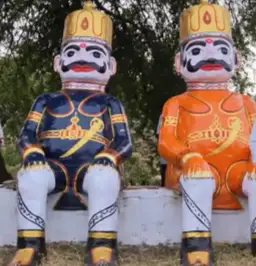 यश भारत विशेष : दशहरे पर अनूठी आस्था, दशानन की देव तुल्य चौखट, यहां बरसती है कृपा; मन्नत पूरी करने वाले 'देवता' बने रावण-कुंभकर्ण 1 20261020104822 kjhONNmo