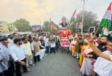 दशहरे पर कांग्रेस ने जलाया मुख्य चुनाव आयुक्त ज्ञानेश कुमार का रावण रूपी पुतला वोट चोरी और मताधिकार के कथित हनन के विरोध में प्रदर्शन, लोकतंत्र की रक्षा का लिया संकल्प 2 20261020182629 eWLckAXU