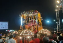 जबलपुर: ऐतिहासिक दशहरा चल समारोह की भव्य शुरुआत, मालवीय चौक पर 'यश भारत' मंच से आगंतुकों स्वागत 2 20261020211805 tvg3kzYN