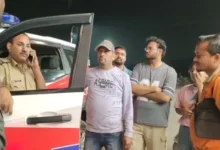 पेट्रोल कम देने की शिकायत पर बेटी के सामने पिता को पीटा, पुलिस बनी रही मूक दर्शक 2 20261021142304 VGFNwDwv