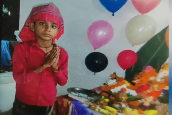 पिता की फेंकी चाबी हाईटेंशन लाइन में अटकी,उसे वाइपर से निकालते समय करंट लगने से 13 साल के छात्र की मौत 1 20261022144231 O3L8mJds