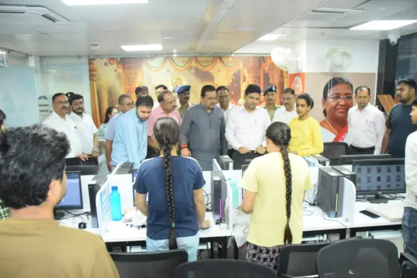 विद्यार्थियों से की चर्चा 1 20261023162129 nmmrMOuO