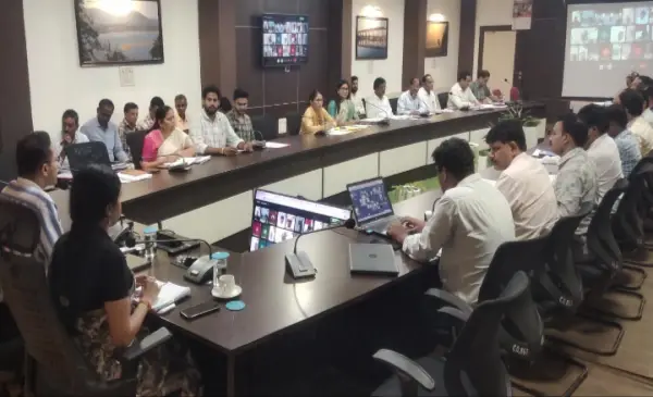 फाइलों से बाहर निकलेगा विकास: नक्सल प्रभावित रहे 100 गांवों में 14 दिन तक चलेगा विकास अभियान 1 20261024171512 GZ5gBA0I