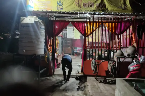भोपालः श्री शनि धाम मंदिर में चोरी: दानपेटी, साउंड मशीन और अन्य सामान ले गए चोर 1