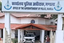 मंडला से जबलपुर तक खौफ का सफर: वन अनुसंधान संस्थान के SDO को बंधक बनाकर लूटा 2 20261025195021 blnc1aEu