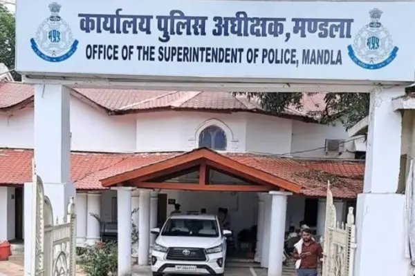 मंडला से जबलपुर तक खौफ का सफर: वन अनुसंधान संस्थान के SDO को बंधक बनाकर लूटा 1 20261025195021 blnc1aEu