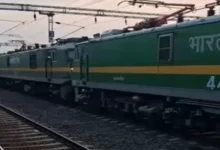 चलती ट्रेन में चढ़ने की चूक: कामायनी एक्सप्रेस के नीचे फिसला यात्री, दोनों पैर कटे; हालत नाजुक 2 20261026160912 YT97pwIj
