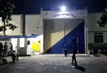 बीमार होने का नाटक, जेलकर्मियों पर हमला और फिर फरारी,17 कैदी फरार; चार गिरफ्तार 2 20261027090511 FmDCjXQT