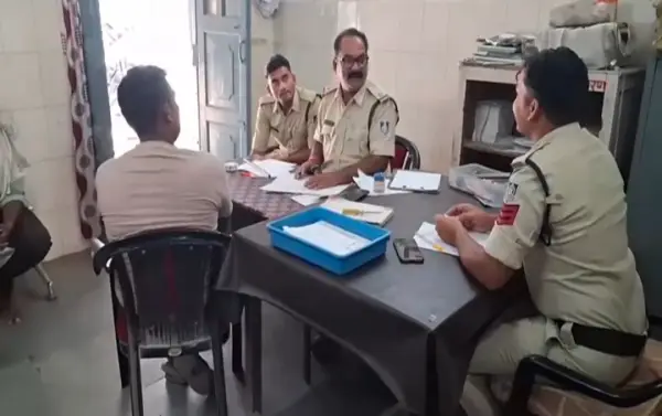 एक पल में उजड़ा परिवार : मौत के फंदे पर झूली जिंदगी, दो बच्चों के सिर से उठा पिता का साया 1 20261027132335 Oth9R0iP