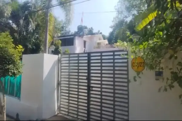 चार इमली में आईएएस अधिकारी के बंगले से चंदन का पेड़ चोरी 1 20261028134040 OEz4J8e1