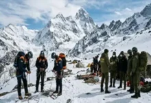 13 सदस्यीय दल में चार सपोर्टिंग स्टाफ सुरक्षित मिले, रेस्क्यू अभियान शुरू 3 20261031170056 DzzUIFCx