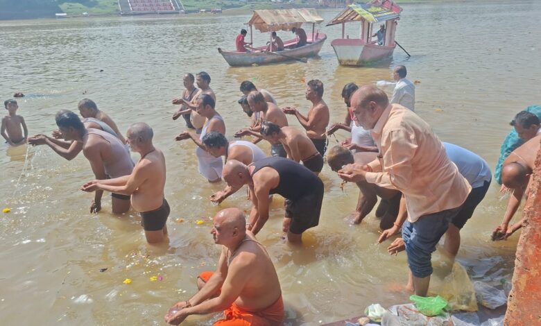 नर्मदा में आस्था डुबकी, पितरों के निमित्त किया तर्पण-पिंडदान 1 26a6daeb a7fc 487a a4bf 1353230d64df